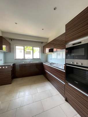 Serviced 3 Bed Apartment with En Suite in Westlands Area image 3