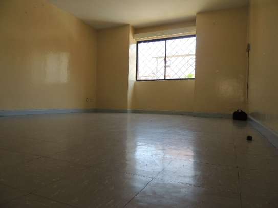 3 bedroom apartment for rent in Embakasi image 8