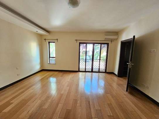 4 Bed Apartment with En Suite at Riverside Dr image 16