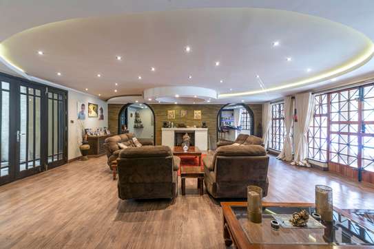 5 Bed House with En Suite in Ridgeways image 27