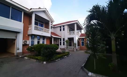6 Bed House with En Suite in Bamburi image 3