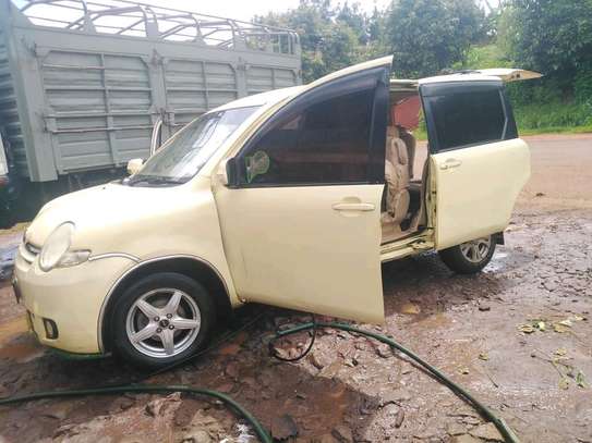 Toyota sienta image 10
