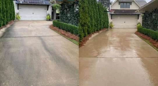 Driveway /walkway pressure cleaning image 3