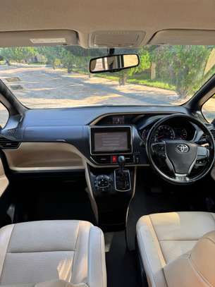 Toyota Noah KDE image 5