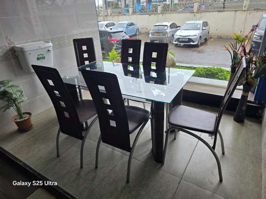 Dining table 6 seater. image 2
