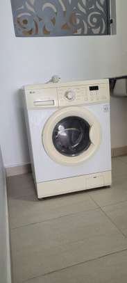 LG Washing Machine image 3