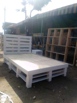 4*6 White Pallet Bed image 3