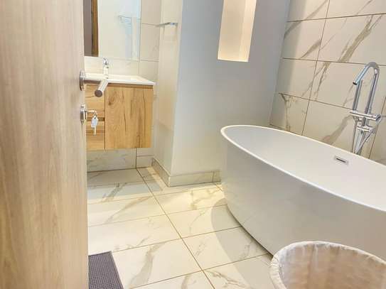 Serviced 2 Bed Apartment with En Suite at Two Rivers image 8