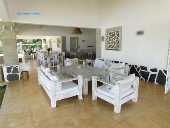 Furnished 5 bedroom villa for rent in Ukunda image 7