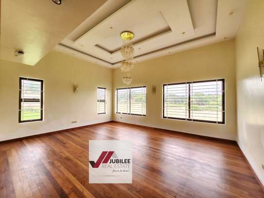 6 Bed House with En Suite in Runda image 8