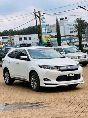 Toyota Harrier image 8