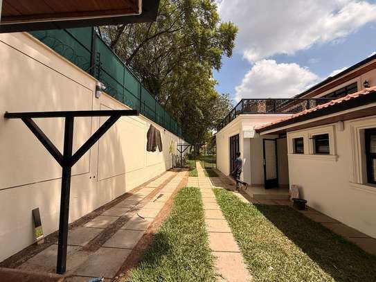 6 Bed House with En Suite in Runda image 11