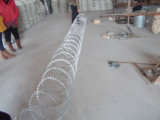 730mm 450mm Barbed wire & Razor wire supply  in Kenya image 6