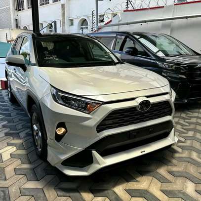 Toyota Rav4 2019 white 2wd image 9