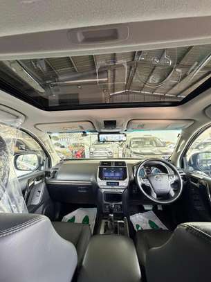 Toyota Land Cruiser Prado Black SUV Rugged Off-Road 2021 image 4