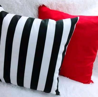 THROW PILLOWS AND COVERS image 9