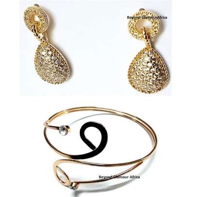 Womens Golden fashion armlet with earrings image 1