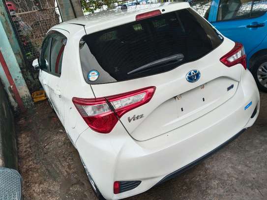 Toyota vitz hybrid image 1