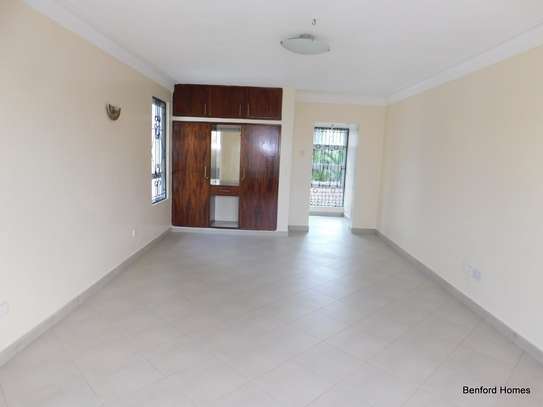 4 Bed House with En Suite in Nyali Area image 13