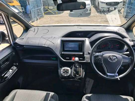 Toyota Noah WXB image 3