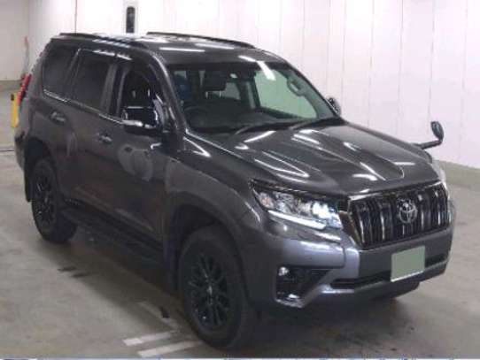 2021 Toyota land cruiser Prado TX diesel parklands aga Khan image 4