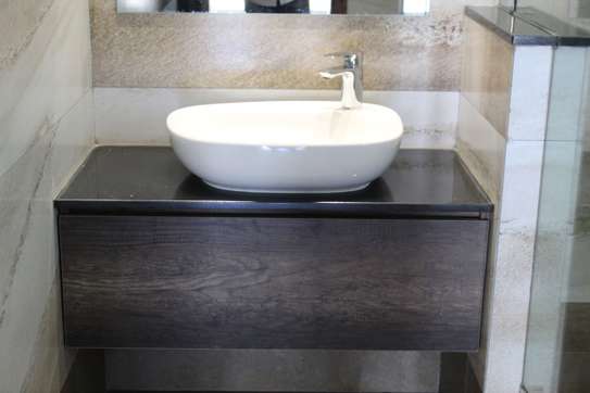 7 Bed Townhouse with En Suite in Kitisuru image 10