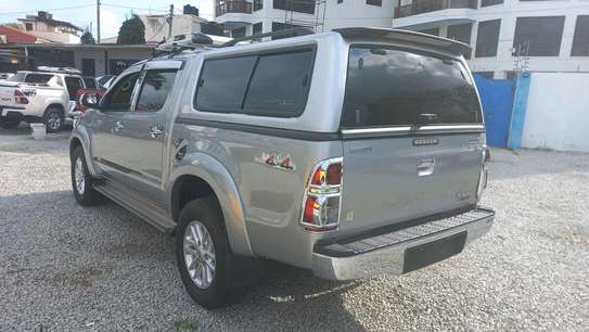 Toyota hilux double cabin image 11