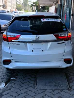 Honda shuttle newshape image 3