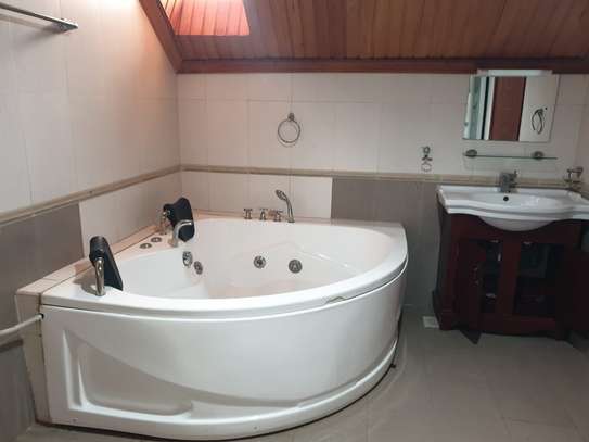 5 Bed Villa with En Suite in Westlands Area image 38