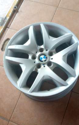 BMW 18 Inch alloy wheels original X-UK free fitting image 1