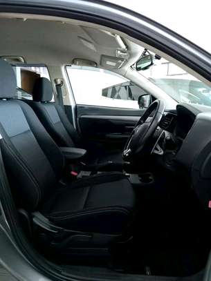 Mitsubishi outlander premium ( malipo pole pole) image 3
