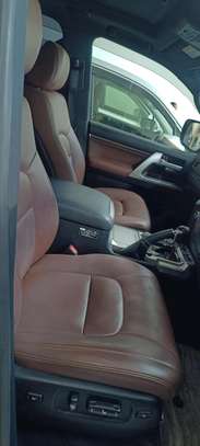 Toyota Land Cruiser ZX V8 2017 image 8