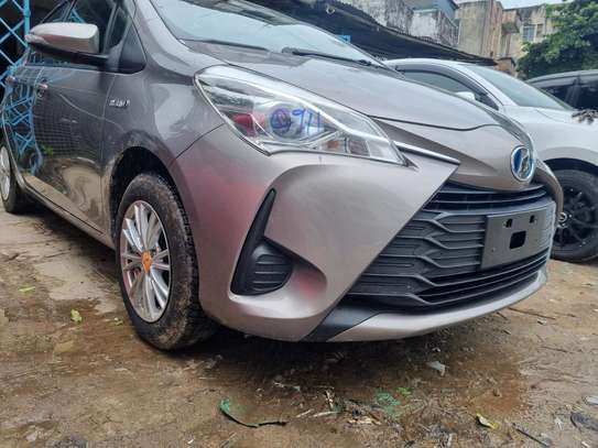 Toyota Vitz hybrid grey 2018 2wd image 2