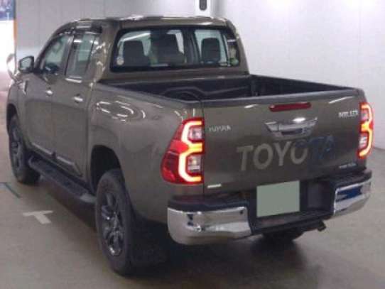2021 Toyota Hilux double cab image 2