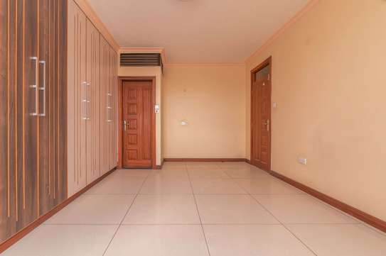3 Bed Apartment with En Suite in South C image 10