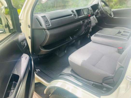 Toyota Hiace 9L fully loaded 2017 model image 5