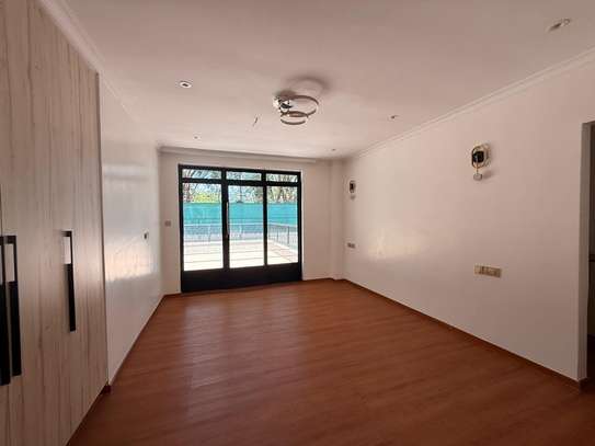 6 Bed House with En Suite in Runda image 6