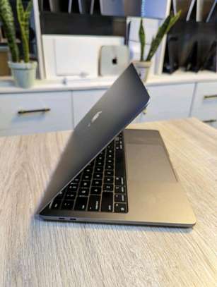 MacBook pro (13-inch, M1, 2020) chip Apple M1 image 2
