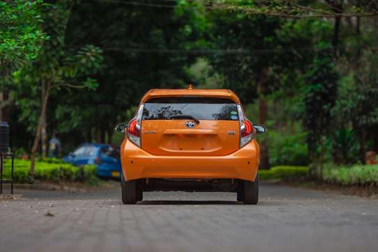 Toyota Aqua Orange 2015 image 4