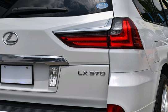 Lexus LX570 2016 Sport image 13