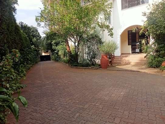 4 Bed House with En Suite in Runda image 3