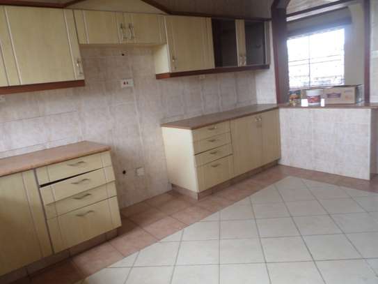 4 Bed Apartment with En Suite at Riverside image 19