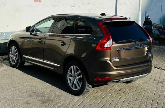 VOLVO XC60 image 8