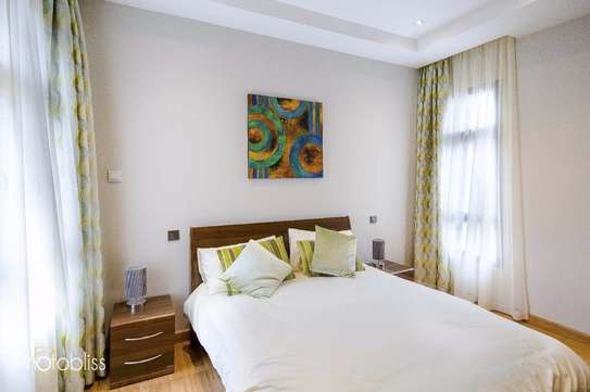 Furnished 3 Bed Apartment with En Suite in Riverside image 11