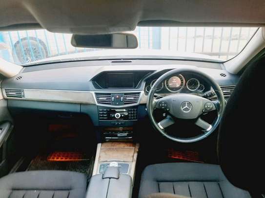 Mercedes Benz E300 2010 image 9