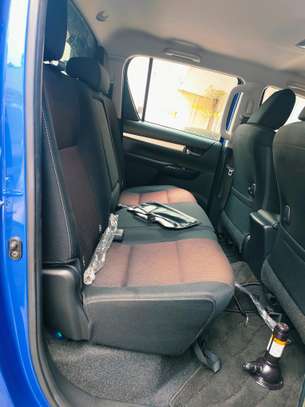 Toyota Hilux double cabin blue 2017 4wd image 8