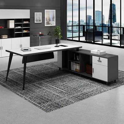 Office Desk : 1.6 Meter Executive Manager Office Desk image 4