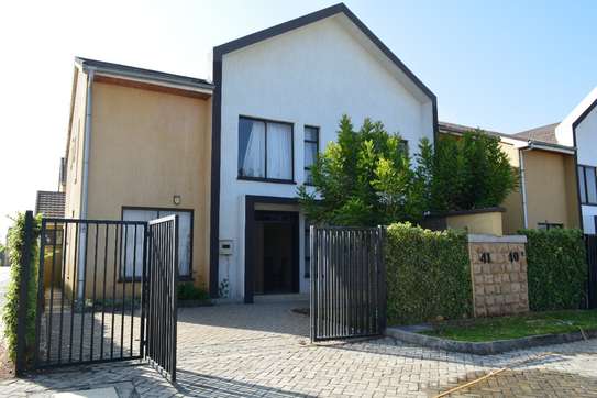 Luxurious 4-Bedroom Maisonette in Syokimau image 6