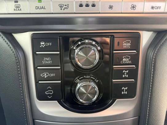 Toyota Land Cruiser Prado TZ-G 2018 white image 5