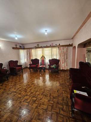 5 Bed Townhouse with En Suite in Parklands image 19